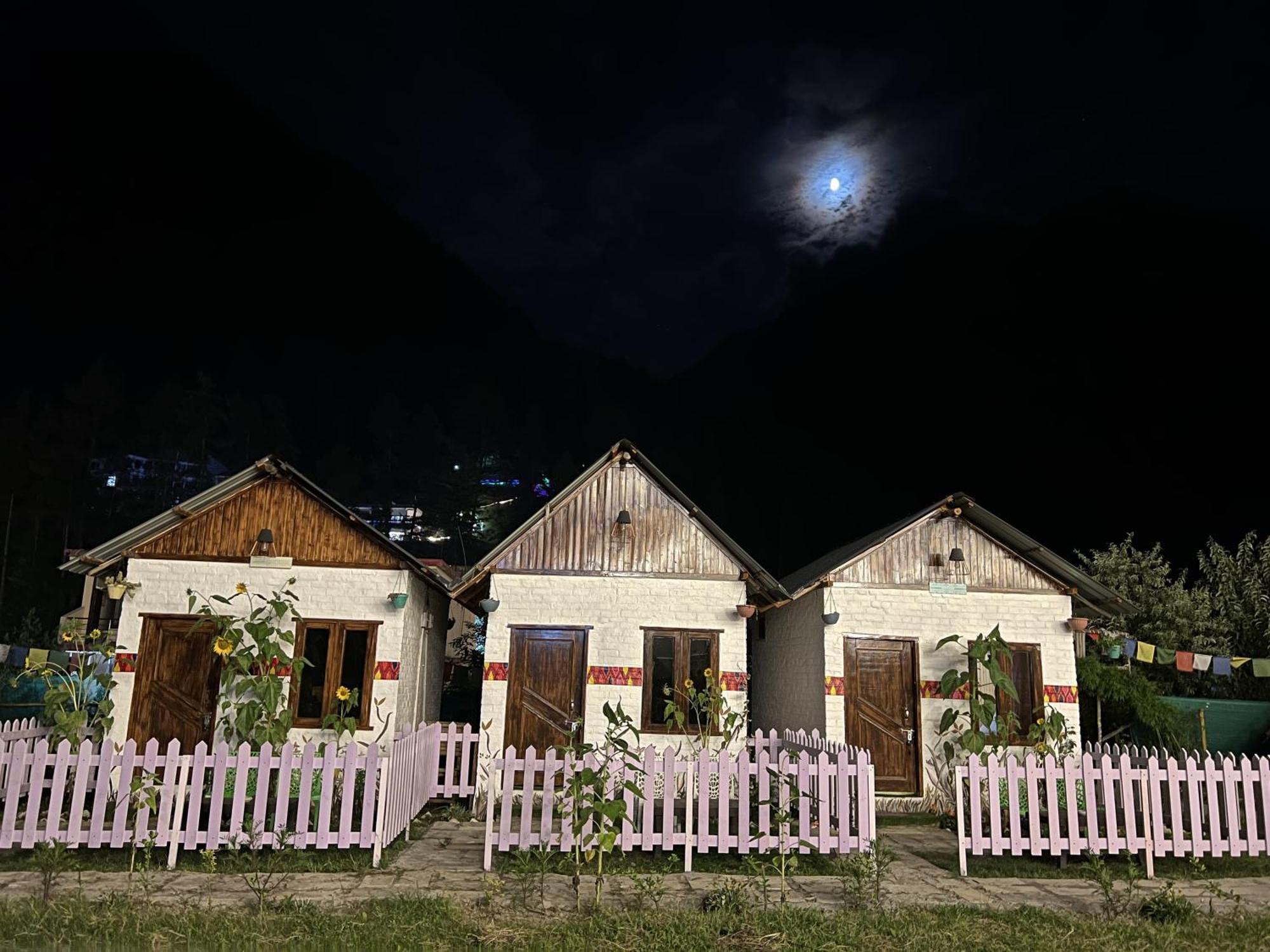 Himtrek Stay Kasol Eksteriør bilde